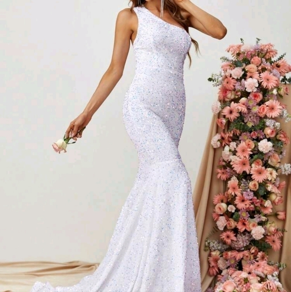 White Backless Assymmetrical Neck Sleeveles Mermaid Maxi Gown - Picture 5 of 11